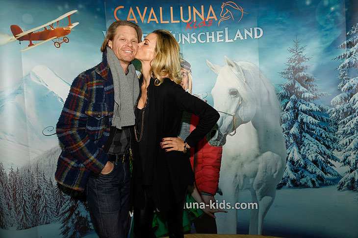 Mike Kraus und Frau Coco VIP-Premiere der CAVALLUNA Kids Show "WinterW&uuml;nscheLand" in M&uuml;nchen am 21.12.2024 Agency People Image (c) Michael Tinnefeld